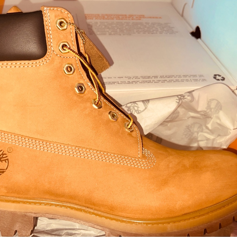 NEW IN BOX Timberland Men's Premium 6 inch lace Waterproof Boots Wheat color